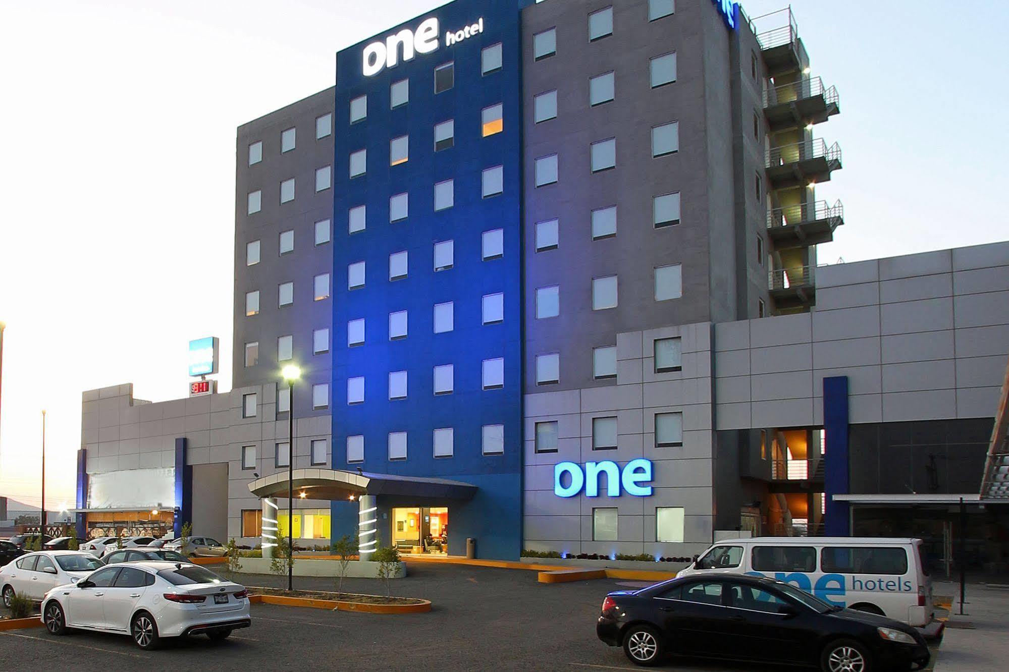 One Queretaro Aeropuerto Hotel 3*