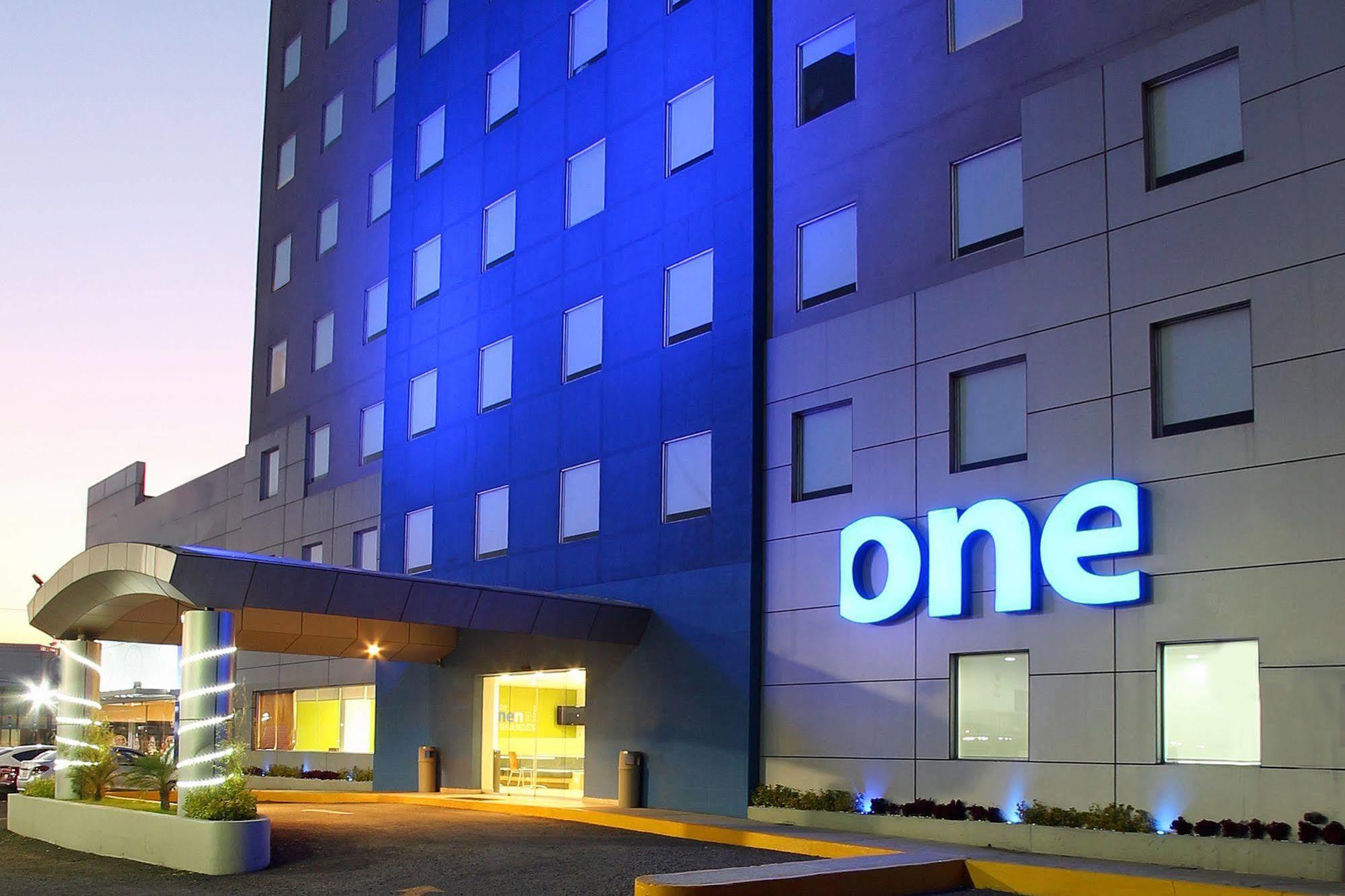 One Queretaro Aeropuerto 3*