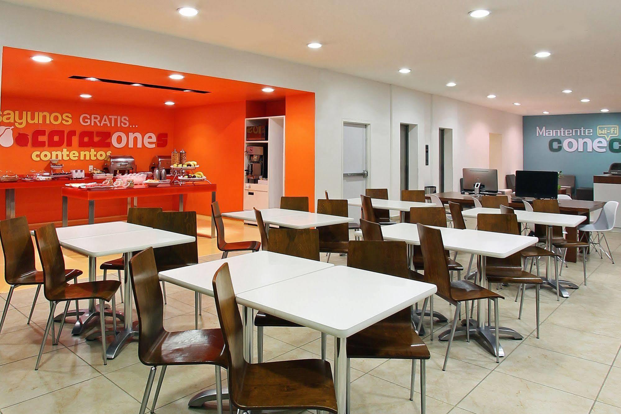 One Queretaro Aeropuerto Hotel 3*
