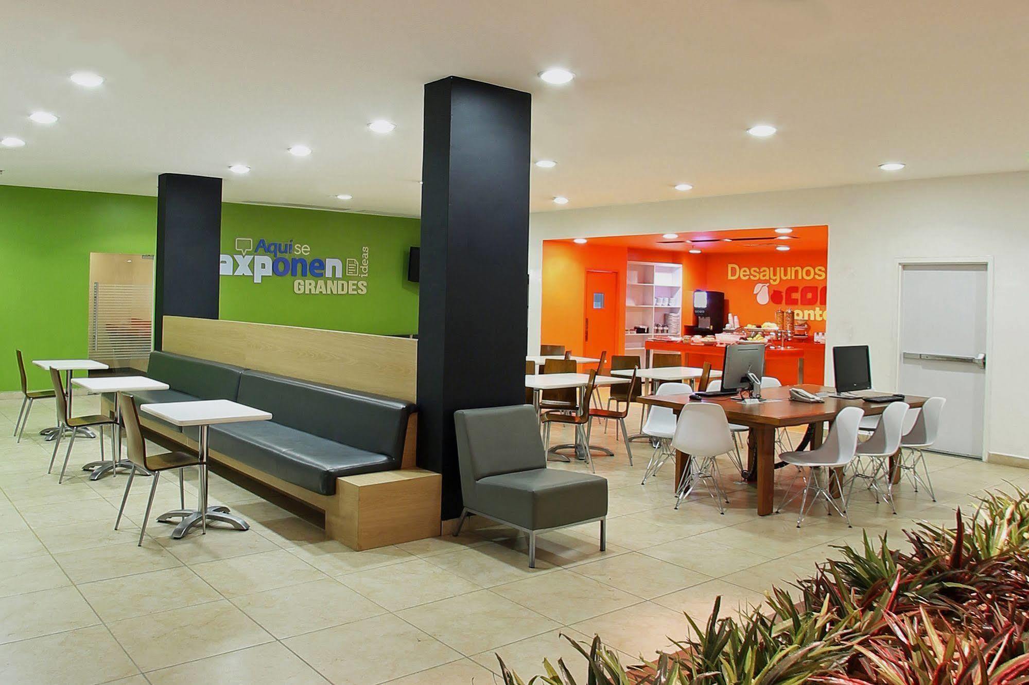 Hotel One Queretaro Aeropuerto El Coyote
